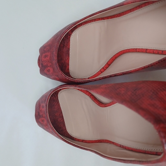 Hugo Boss Red Snakeskin Peep Toe Heels Size 39 - Picture 9 of 11